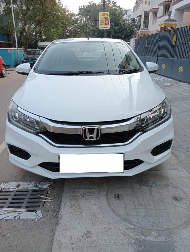 https://images10.gaadicdn.com/usedcar_image/3948085/original/processed_f0534090db3c4dac134047016dfd9f76.jpg?imwidth=6400