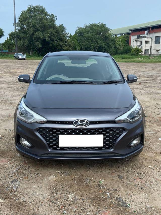 https://images10.gaadicdn.com/usedcar_image/4058834/original/processed_aede63ced0bc4fa084da13d9902d0b91.jpg?imwidth=6402