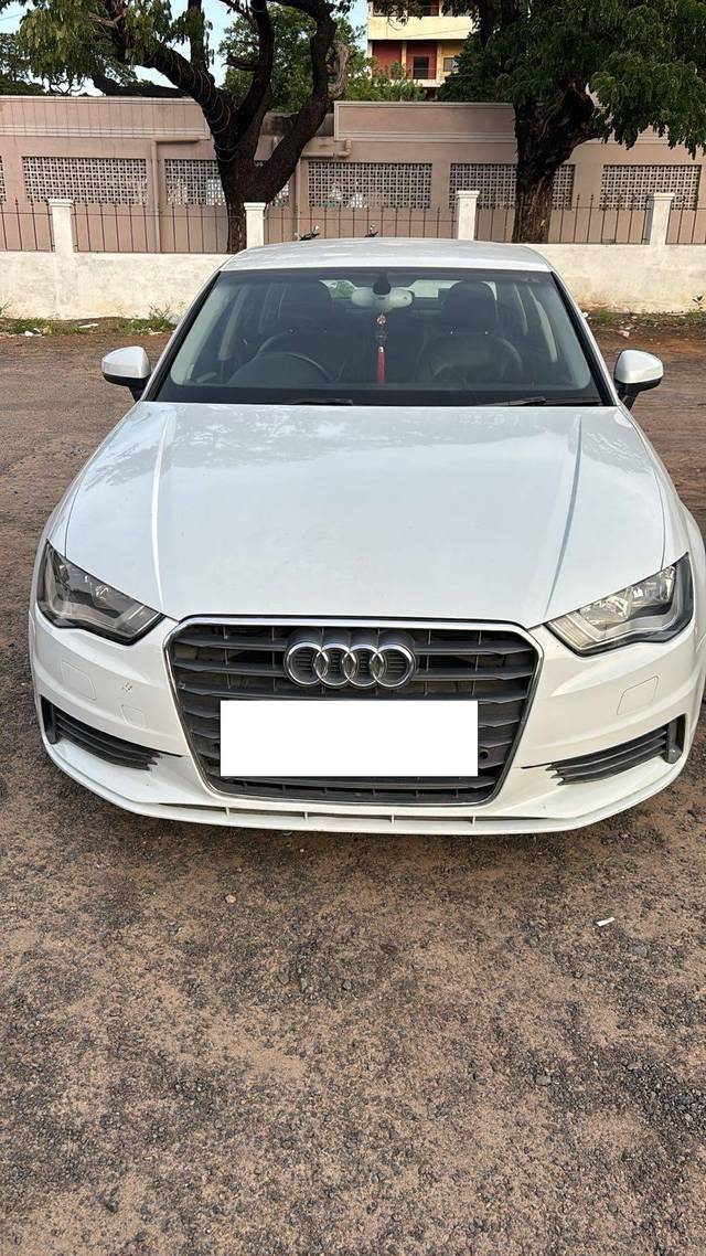 https://images10.gaadicdn.com/usedcar_image/4090734/original/processed_7502d5d58fcd2cb0ce90e4e18a23c334.jpg?imwidth=6402